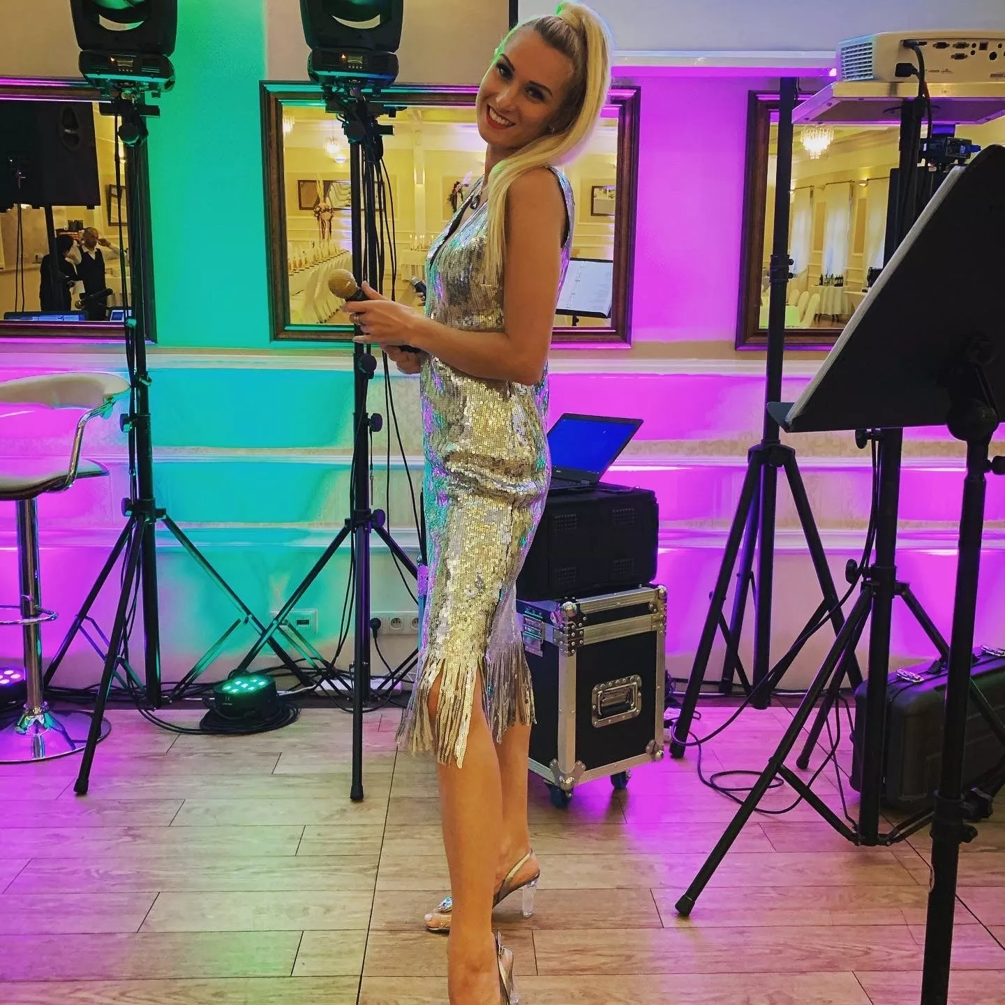 Prześliczna gwiazdeczka disco polo odsłoniła przepiękne nogi. Te zdjęcia robią wrażenie!